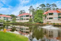 2 Mi to Beach! Hilton Head Golf Escape w/ Balcony