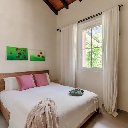 Villa Maderni Hidden Lake Gem