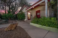 Beautifully furnished historic home with heated pool close to Downtown Tucson. - Bungalows