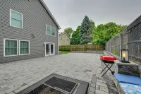 Walk to Train! Updated Apt in Huntington Station - Apartments