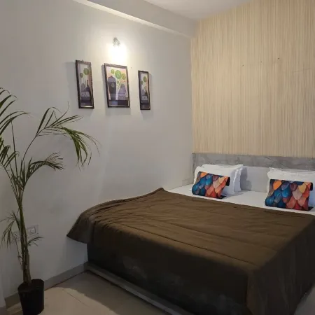 The white Town Homestay