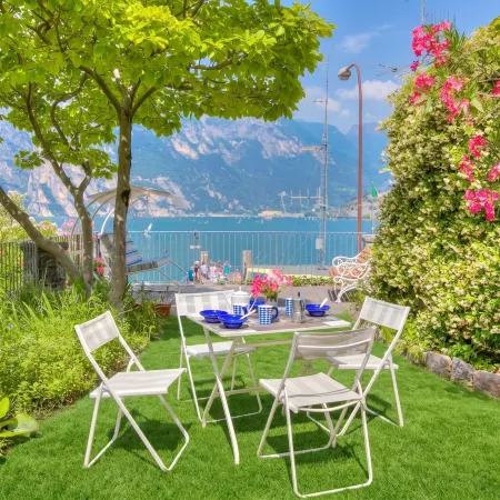 Villa Il Paradiso di Gabri: Lake-View Villa with Garden - Happy Rentals