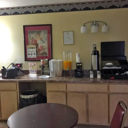 Red Carpet Inn & Suites - Danville