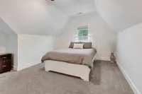 Prime Location Walk to Liberty Stadium - Holiday bungalows