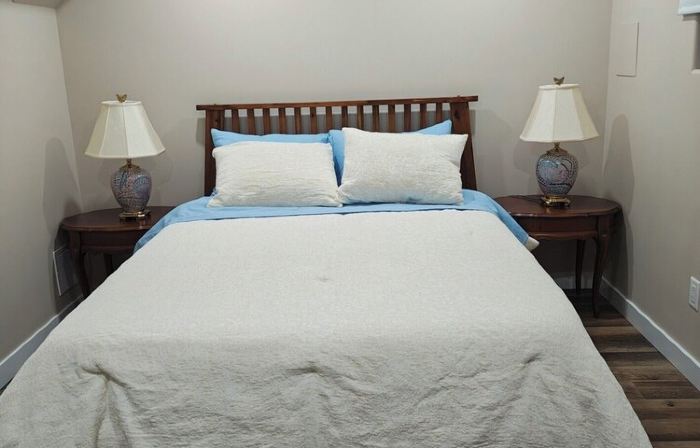 1Bed  1Bath Apartment  Quiet, close to park, beach,  biking and walking trails