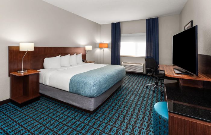 Wingate by Wyndham Oshkosh