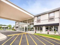 Days Inn by Wyndham Columbus East Airport Hotels near Magic Mountain Fun Center