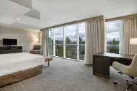 Embassy Suites by Hilton Seattle Bellevue - bar