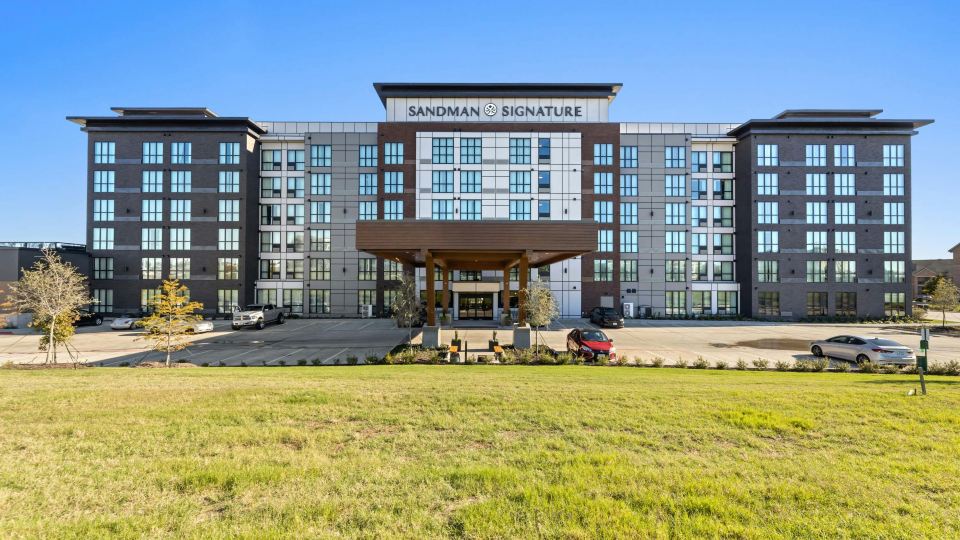 Sandman Signature Dallas Las Colinas Hotel & Suites