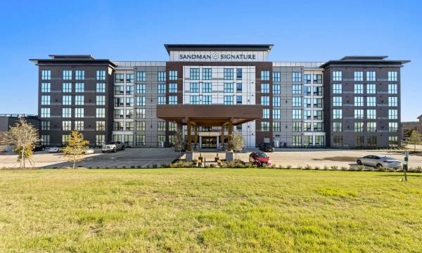 Sandman Signature Dallas Las Colinas Hotel & Suites