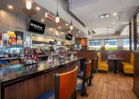 Sandman Hotel & Suites Winnipeg Airport - Bar