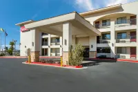 Red Roof Inn Albuquerque - Midtown - parcheggio