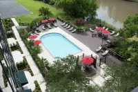 DoubleTree by Hilton Lafayette - piscina
