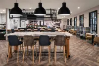 Delta Hotels Green Bay - bar