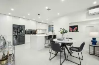 3BR in Caulfield area fully Kosher and renovated - Bungalow