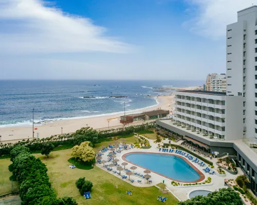 Axis Vermar Conference & Beach Hotel Hotels near شاطئ كارفاليدو (Carvalhido Beach)