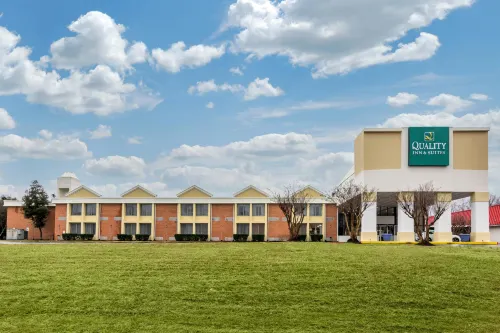 Quality Inn & Suites - 2-Star