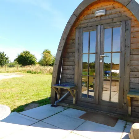 2 Bed Pod Cabin-Sleeps 2-Pets-Garden-Mtn View