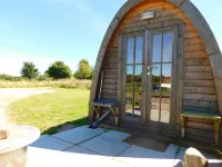 2 Bed Pod Cabin-Sleeps 2-Pets-Garden-Mtn View - parking