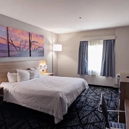 Days Inn & Suites by Wyndham Augusta Near Fort Eisenhower