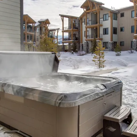 Ski Season Escape! Fraser Condo & Hot Tub