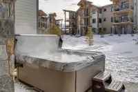 Ski Season Escape! Fraser Condo & Hot Tub - Lejligheder