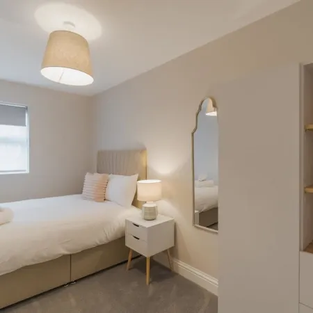 Stylish 2 Bed Windsor Getaway|Parking- By Tempstay