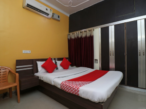 OYO 37116 Hotel Singh Palace