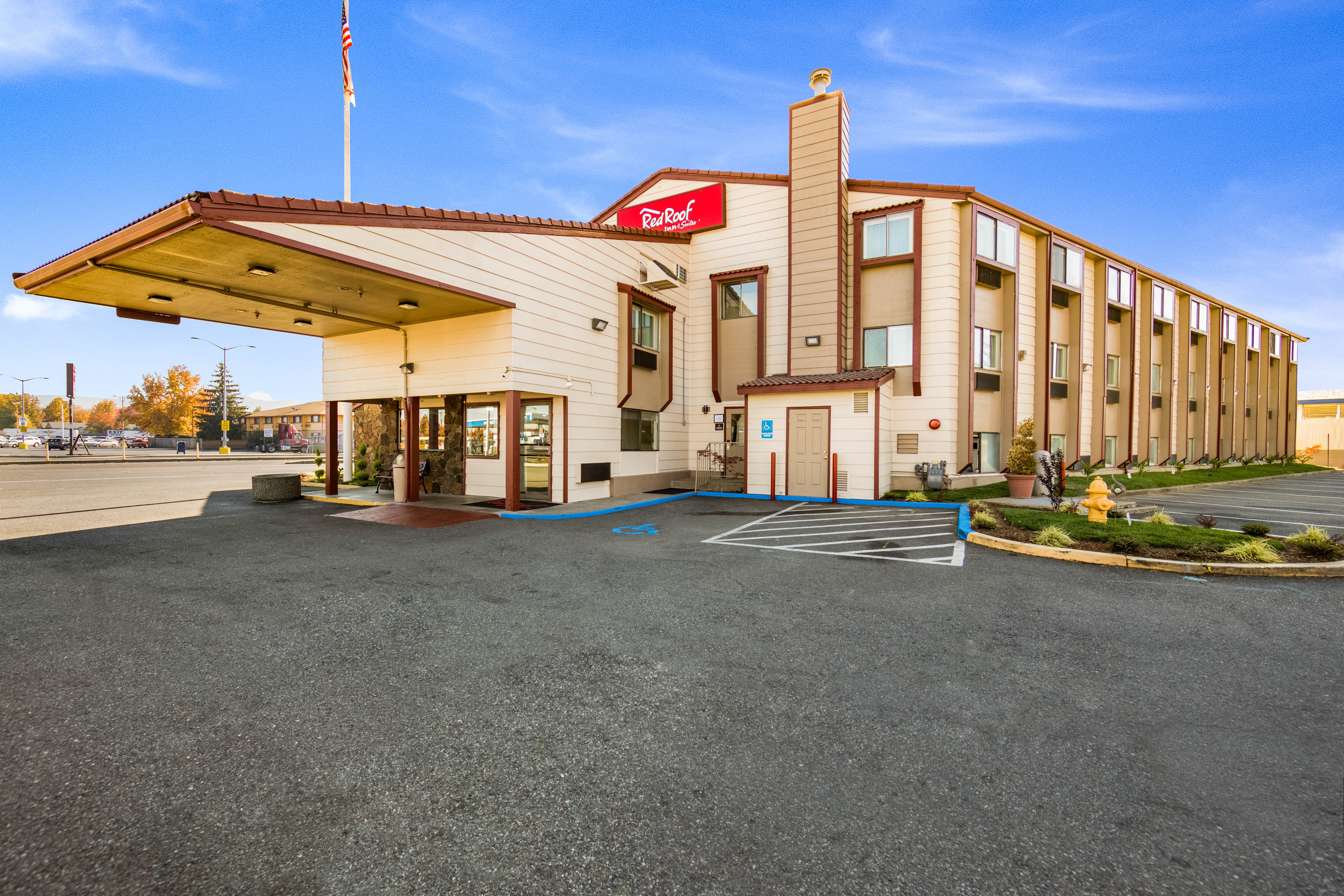 Red Roof Inn & Suites Medford - Airport