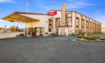 Red Roof Inn & Suites Medford - Airport