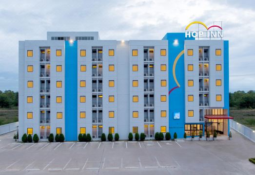 5. 홉 인 부리람..