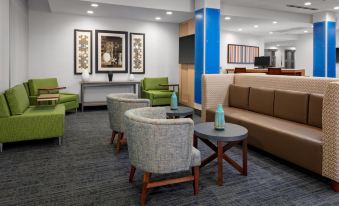 Holiday Inn Express & Suites Wilmington West - Medical Park