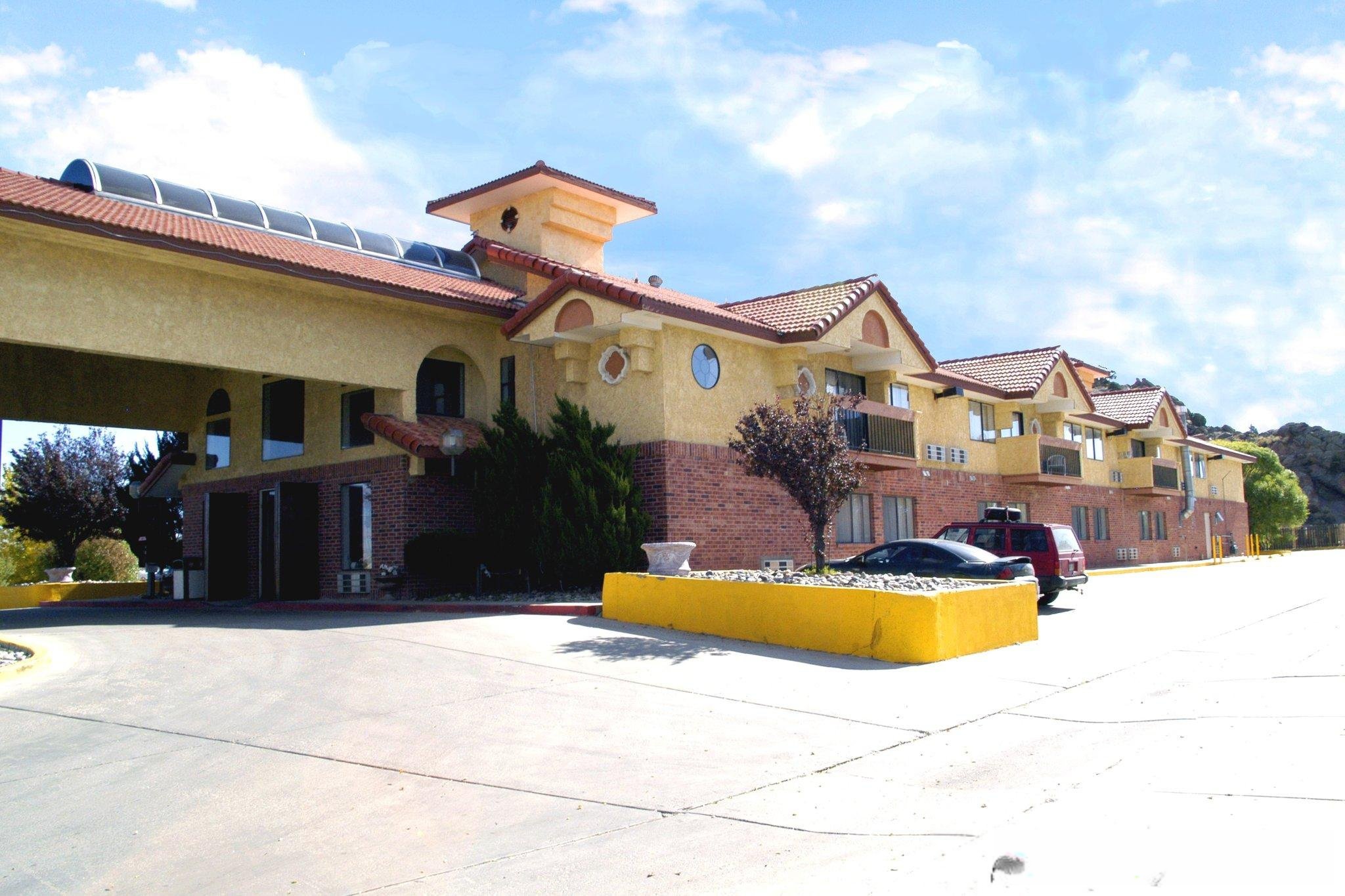 Days Inn & Suites by Wyndham Red Rock-Gallup