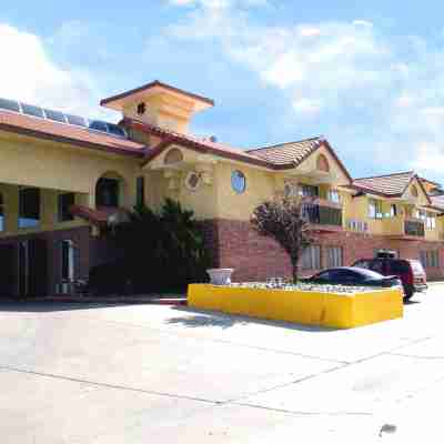 Days Inn & Suites by Wyndham Red Rock-Gallup Hotel Exterior