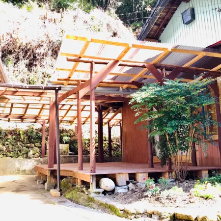 Old Guest House / Sleeping Fox
