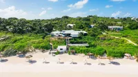 Pink Sands Resort - شاطئ