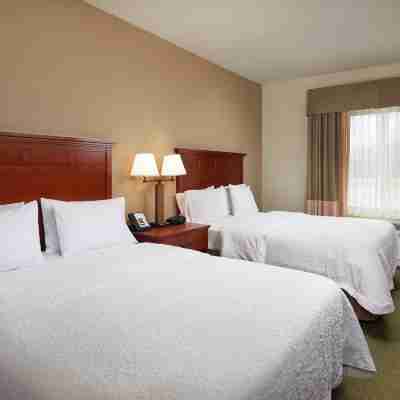 Hampton Inn & Suites Salem Rooms