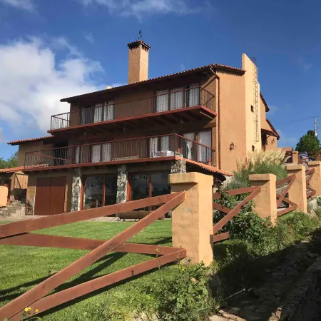 Large Cabin for 12 Guests with 3 Fireplaces, 4 Bedrooms, 6 Bathrooms, and 2 Kitc