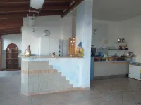 Room in BB - Spacious Double Room by the Sea Hôtels à : Pineto