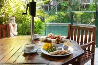 Bay Village Tropical Retreat & Apartments - breakfast