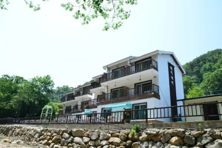 Gyeongju Pension Restaurant Recommendation Happy Day Отели рядом с достопримечательностью «Submerged Tomb of King Munmu»