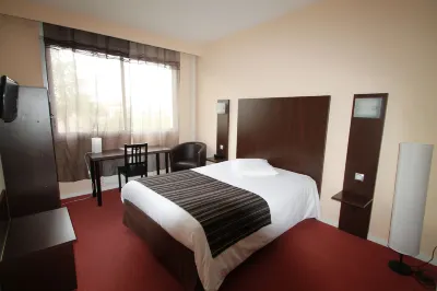 Adonis Lyon Est Hôtel Artys فنادق في Corbas
