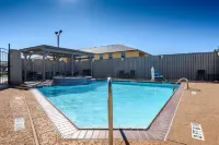 Holiday Inn Express & Suites BASTROP by IHG - Pool