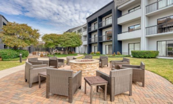 Super 8 by Wyndham Dallas Love Field Airport