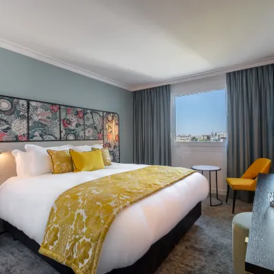 voco Paris Montparnasse by IHG Отели рядом с достопримечательностью «Станция RER Denfert Rochereau»