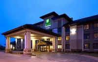 Holiday Inn Express & Suites Worthington by IHG Hotel dekat Minnesota West Community and Technical College