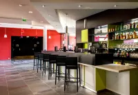 Holiday Inn Express MONTPELLIER - ODYSSEUM by IHG - バー