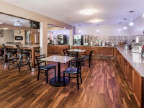 Super 8 by Wyndham Iowa City/Coralville Hotels in West Lucas