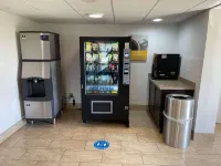 Motel 6 Peoria, IL