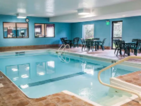 Quality Inn & Suites South Bend Airport Hotels in St. Joseph County